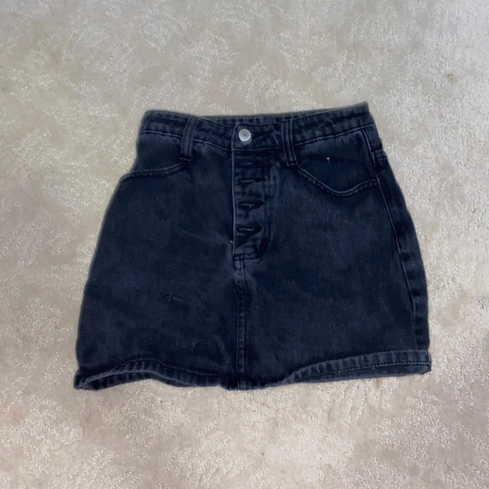 Black jean skirt from Tillys size extra small pick up from house in Phoenix Az